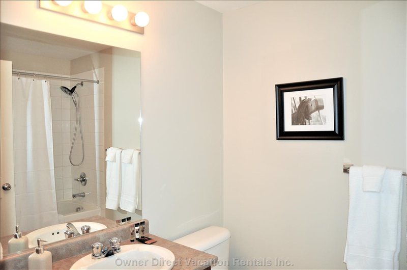  vacation rentals canada british columbia kelowna  country club drive 