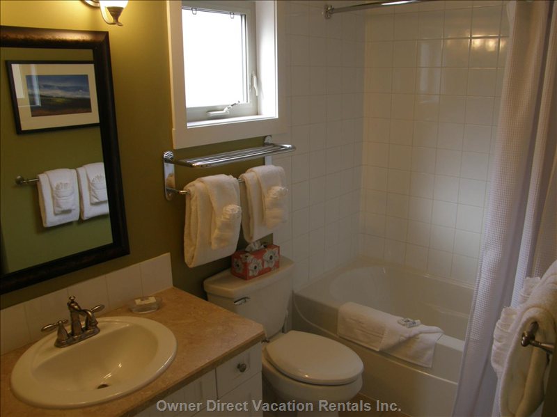  vacation rentals canada british columbia west kelowna  barcelona drive east 