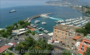 View of the Sorrento Harbour