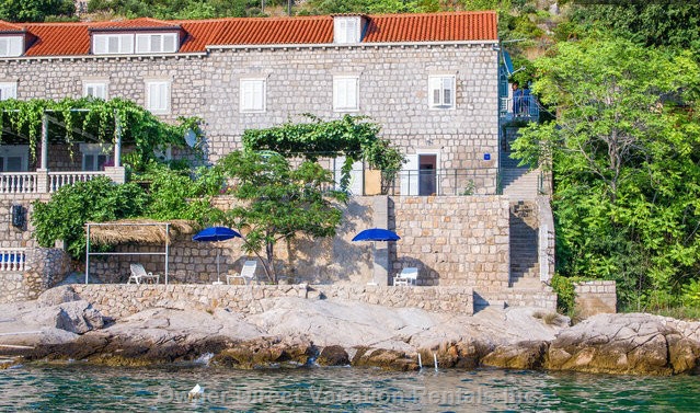 Apartment fronting rocky beach just 4km away from Dubrovnik Ferry Port going Elaphite Islands and Italy, ID#205399