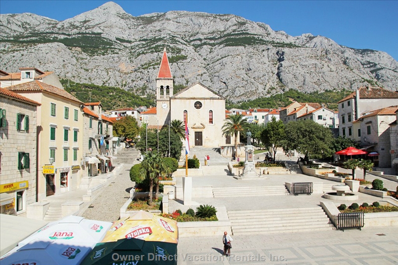 Overlooking the main city square of Makarska, the church and the mountains, ID#206284