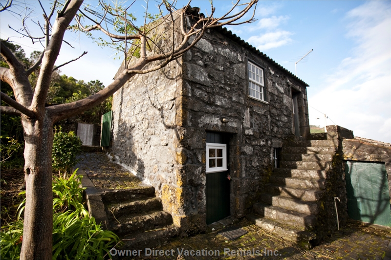 Experience genuine Pico island lifestyle while staying in a stonehouse, ID#208512